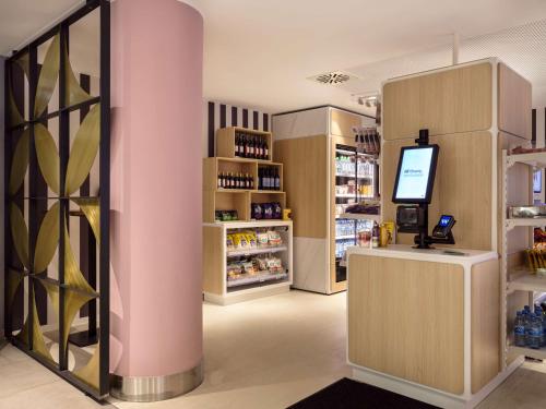 a shop with a pink pillar and a counter in a store at Flemings Hotel Frankfurt-Central in Frankfurt/Main