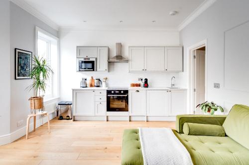 Charming Elegance at The Pontcanna Pearl - Prime Location with Comfort and Style photo 3