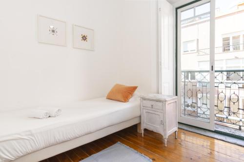 Comfortable Apartment with Terrace near Marquês de Pombal, Lisbon - TTL317