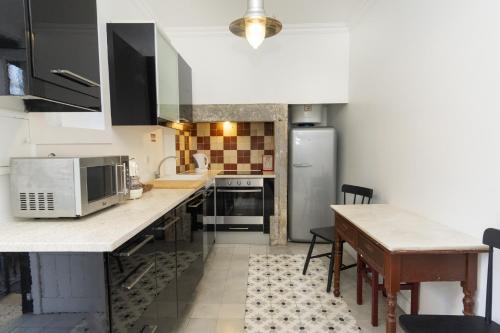 Comfortable Apartment with Terrace near Marquês de Pombal, Lisbon - TTL317
