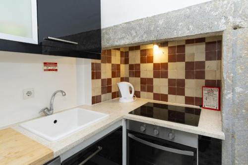 Comfortable Apartment with Terrace near Marquês de Pombal, Lisbon - TTL317