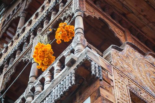 a bunch of orange flowers on the side of a building at The Missinɠ Peace in Shangarh