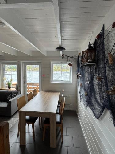 Fotografie z fotogalerie ubytování Cozy Oceanfront Escape v destinaci Nautnes