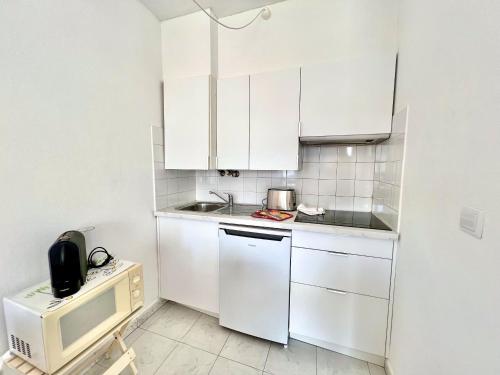 Køkken eller tekøkken på Vilamoura Sea Village 2 by Homing