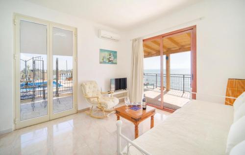 Televisyen dan/atau pusat hiburan di 2 Bedroom Amazing Home In Ciotta