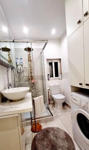 Phòng tắm tại Coast Haven 204 Sliema Malta