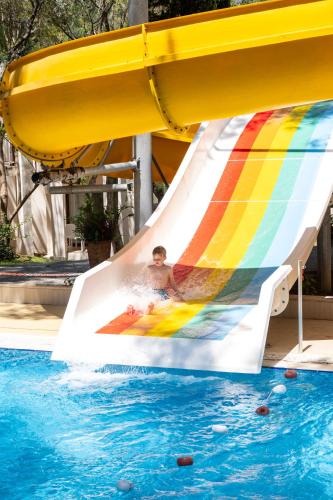 Πισίνα στο ή κοντά στο DoubleTree by Hilton Bodrum Isil Club Ultra All-Inclusive Resort