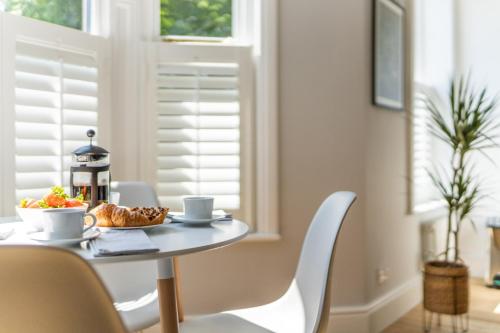 Charming Elegance at The Pontcanna Pearl - Prime Location with Comfort and Style photo 16