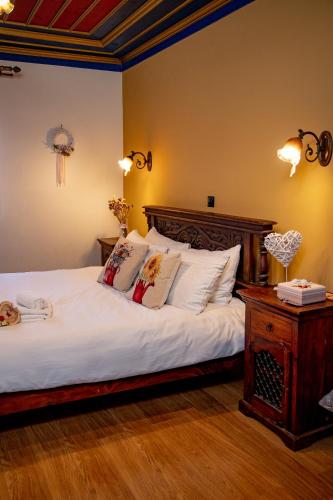 Postel nebo postele na pokoji v ubytování Arktouros Hotel