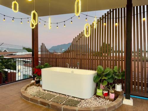 Gallery image of Mind Pool Villa บ้านพักพูลวิลล่าชะอำ in Ban Hup Kaphong