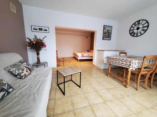 Studio-Château Castelnaud-Au bord de la rivière