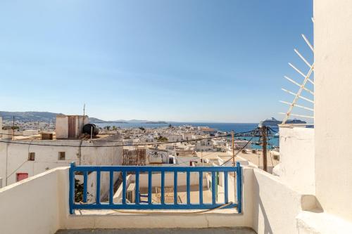 Elenitas Town House with veranda and sea view