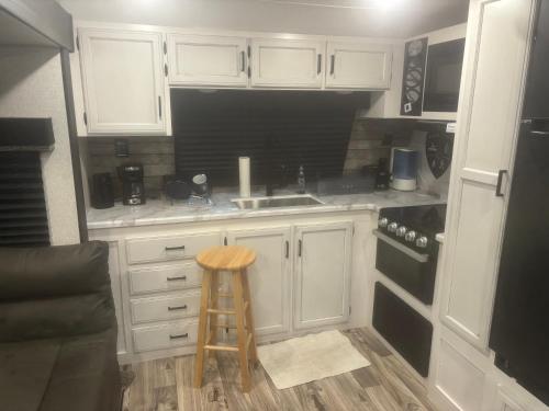 Η κουζίνα ή μικρή κουζίνα στο Hieghts Mobile bungalow