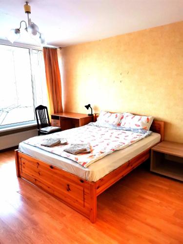 En eller flere senge i et værelse på Purvciems apartment, Ieriķu 66