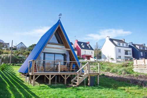Le Tipi Bleu TINY HOUSE neuve avec terrasse et jardin