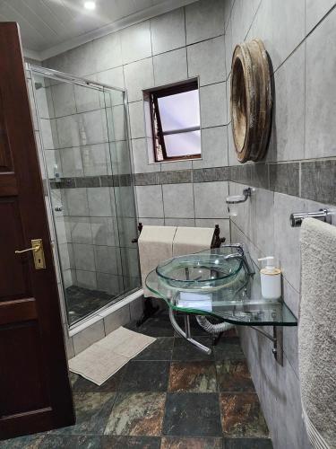 Ένα μπάνιο στο Goodnight Guest Lodge