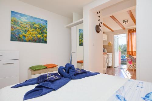 Sunny Charming Apartment