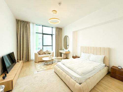 Modern Studio Living in JVC's Regina Tower