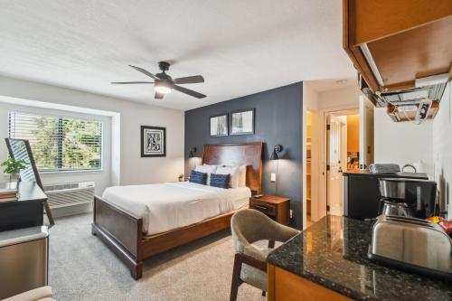 a bedroom with a bed and a kitchen at 6380 B6-1364 Byte-Sized Studio in Boston Commons in Greenwood Village