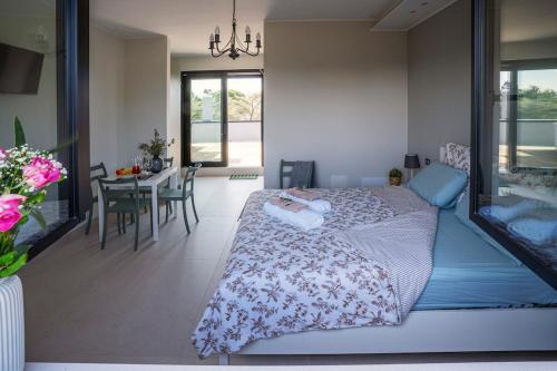 Giường trong phòng chung tại TWINS Appartamento panoramico in Puglia