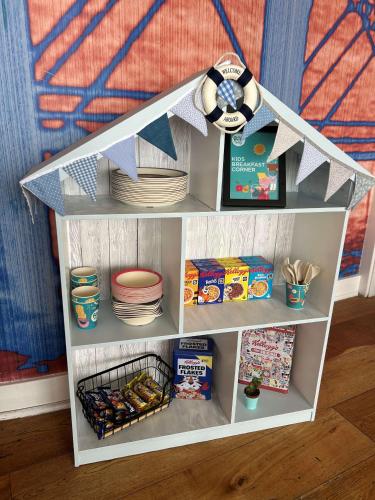 a book shelf with food and plates on it at Park Inn by Radisson Palace in Southend-on-Sea