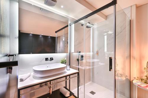 a bathroom with a sink and a shower at Abrigo Muralha By Sé Apartamentos in Braga