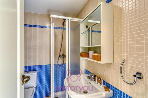 a bathroom with a sink and a shower at weforyou Old Town Benalmadena in Benalmádena
