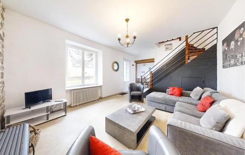 a living room with a couch and a tv at 3 Bedroom Beautiful Home In Pont-Aven in Pont-Aven