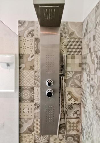 a parking meter in a bathroom with a shower at La Casa del Belvedere in Perugia