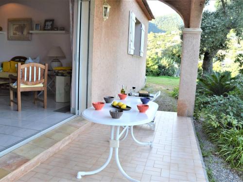 Photo de la galerie de l'établissement Belle villa familiale pour 6 pers, vue mer à Cavalaire - FR-1-226B-95, à Cavalaire-sur-Mer