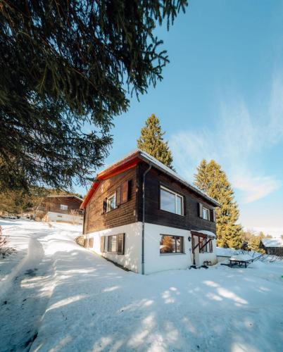 Gallery image of Gemütliches Alpen-Chalet auf 1600m Höhe in Malix