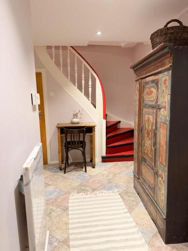 a hallway with a table and a staircase at Stadthäuschen in Kitzingen in Kitzingen