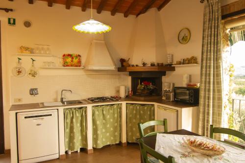 Kuchyň nebo kuchyňský kout v ubytování Agriturismo Il Caggio di Sotto