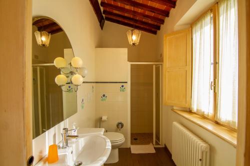 Koupelna v ubytování Agriturismo Il Caggio di Sotto