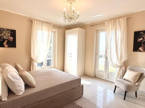 Ένα ή περισσότερα κρεβάτια σε δωμάτιο στο Villa Charme