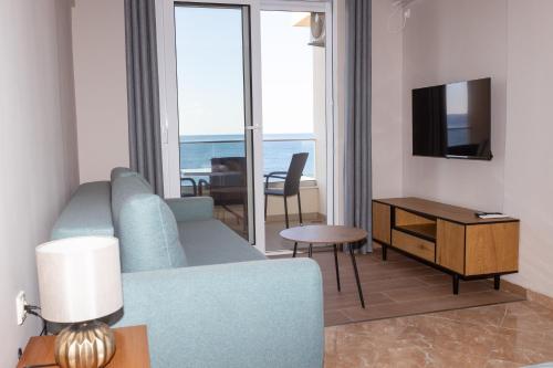 Apartments Posejdonにあるテレビまたはエンターテインメントセンター