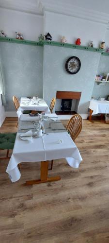 Gambar di galeri bagi Glenavon Guest House di Llandudno