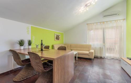 Χώρος καθιστικού στο Charmante Wohnung In Funtana Mit Grill