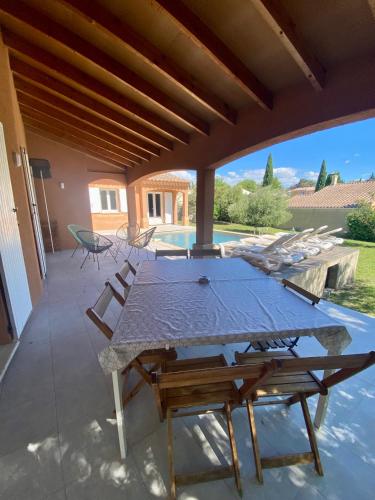 Photo de la galerie de l'établissement La maison d'Angelo - 8 personnes - piscine, à Visan
