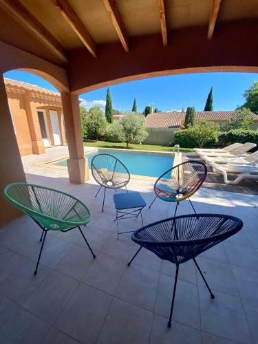 Photo de la galerie de l'établissement La maison d'Angelo - 8 personnes - piscine, à Visan