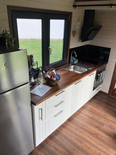 a kitchen with a refrigerator and a sink at TinyHouse -Reset im Vilstal -Zurück zum Ursprung in Aldersbach