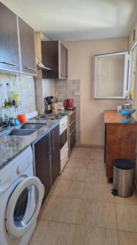 Η κουζίνα ή μικρή κουζίνα στο Dream lot in Caseros City