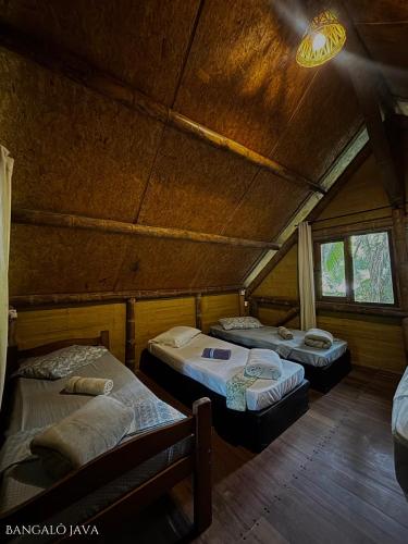 a room with three beds in a cabin at Sitio Simple Life in Ubatuba