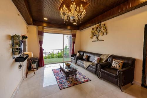 Posezení v ubytování Lifeline Villas - Miracle Luxurious 3bhk Valley Edge Infinity Pool Villa
