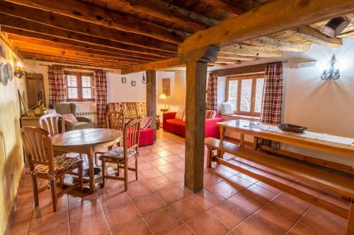 a living room with a table and a couch at Anticca Rural hasta 4 personas in Atauta