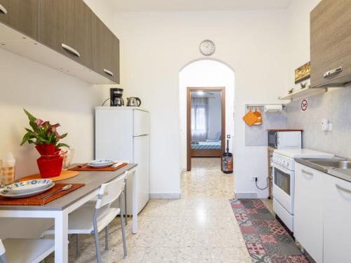 A kitchen or kitchenette at Studio Fra Cristoforo Studio Apartment by Interhome