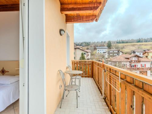Balkoni atau teres di Apartment Vento Alpino-4 by Interhome