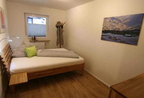 Postel nebo postele na pokoji v ubytování Alpenflair Ferienwohnungen Whg 305