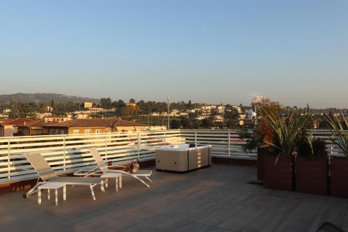 a balcony with two chairs and a cat sitting on it at Domus Aurus Luxury in Bardolino