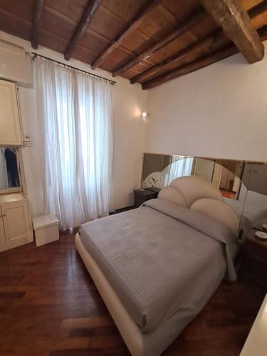 Home Piazza Dell'Orologio